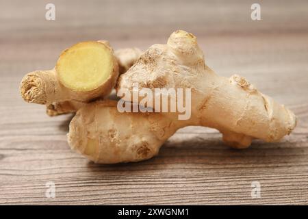 gingembre, gingembre commun, gingembre de cuisine, gingembre canton (Zingiber officinale), gingembre frais, coupé Banque D'Images