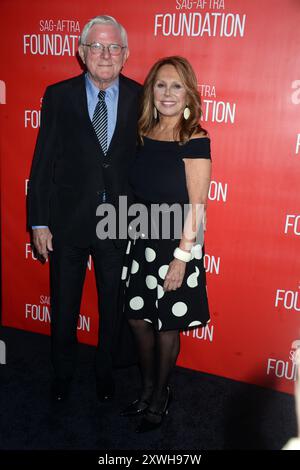 Manhattan, États-Unis d'Amérique. 06 octobre 2016. NEW YORK, NY - OCTOBRE 05 : Phil Donahue, Marlo Thomas assiste à la grande ouverture du Robin Williams Center de la SAG-AFTRA Foundation au Robin Williams Center de la SAG-AFTRA Foundation le 5 octobre 2016 à New York. People : Phil Donahue, Marlo Thomas Credit : Storms Media Group/Alamy Live News Banque D'Images