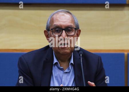 Mexique, Mexique. 19 août 2024. Dr Raul Trejo Delarbre, chercheur à l'Institut de recherche sociale de l'Université nationale autonome du Mexique (UNAM), prend la parole lors d'une conférence de presse la désinformation exige-t-elle une éducation aux médias à la Tour du Recteur de l'UNAM. Crédit : SOPA images Limited/Alamy Live News Banque D'Images