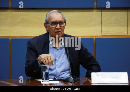 Mexique, Mexique. 19 août 2024. Dr Raul Trejo Delarbre, chercheur à l'Institut de recherche sociale de l'Université nationale autonome du Mexique (UNAM), prend la parole lors d'une conférence de presse la désinformation exige-t-elle une éducation aux médias à la Tour du Recteur de l'UNAM. Crédit : SOPA images Limited/Alamy Live News Banque D'Images