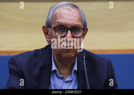 Mexique, Mexique. 19 août 2024. Dr Raul Trejo Delarbre, chercheur à l'Institut de recherche sociale de l'Université nationale autonome du Mexique (UNAM), prend la parole lors d'une conférence de presse la désinformation exige-t-elle une éducation aux médias à la Tour du Recteur de l'UNAM. Crédit : SOPA images Limited/Alamy Live News Banque D'Images