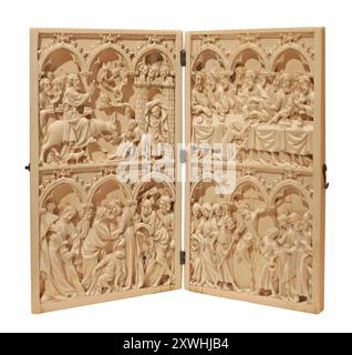 Diptyque ivoire scènes de la passion du Christ isolées sur fond blanc, sculptées en France, vers 1350 Banque D'Images