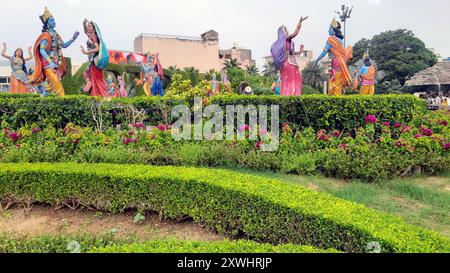 14.08.2023, U.P., Inde, Lord Krishna interprétant Raas avec Gopis à Vrindavan, idole du Seigneur Banque D'Images