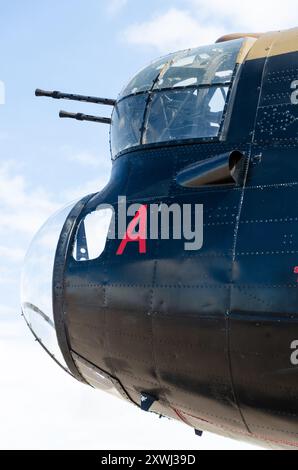 Musée canadien du patrimoine aéronautique Avro Lancaster FM213, connu sous le nom de Mynarski Lancaster. Cloque et tourelle nasale de l'observateur de bombe nasale Banque D'Images