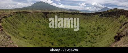 Cratère volcanique, volcan ol Doinyo Lengai, 'la montagne de Dieu', volcan actif, Natron, comté de Longido, région d'Arusha, Tanzanie Banque D'Images