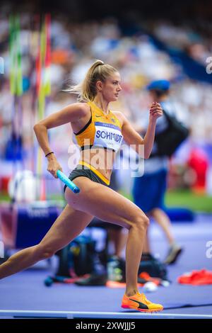 Alica Schmidt participe au relais 4x400 mètres aux Jeux Olympiques de Paris 2024. Banque D'Images