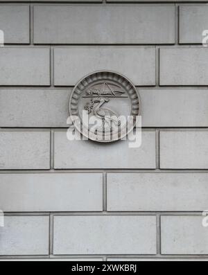 Vue drone à hauteur des yeux des sculptures en relief sur l'ancien bâtiment de Martins Bank sur Water St Liverpool Banque D'Images