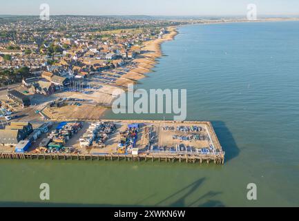 vue aérienne de l'entrée du port à whitshable sur la côte du kent Banque D'Images