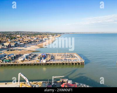 vue aérienne de l'entrée du port à whitshable sur la côte du kent Banque D'Images