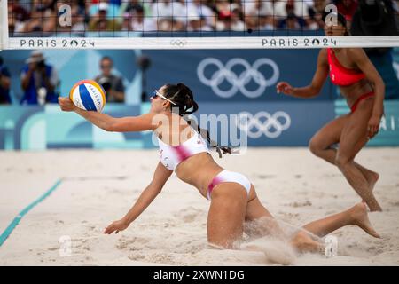 Paris, Frankreich. 03 août 2024. GRAUDINA Tina, SAMOILOVA Anastasija (Lettland) vs HUMANA-PAREDES Melissa, WILKERSON Brandie (Kanada), im Bild SAMOILOVA Anastasija (Lettland), FRA, Olympische Spiele Paris 2024, Beachvolleyball, Frauen Preliminary Round Pool d, 03.08.2024 Foto : Eibner-Pressefoto/Michael Memmler crédit : dpa/Alamy Live News Banque D'Images