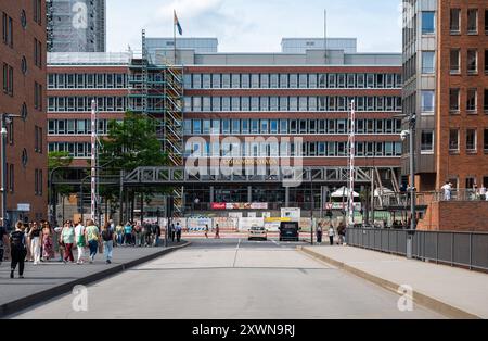 Hambourg, Allemagne, 18 juillet 2024 - façade de la Columbus Haus, un immeuble de bureaux contemporain Banque D'Images