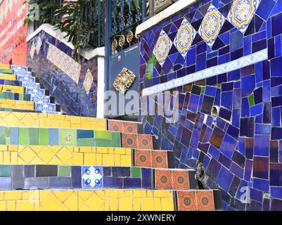 Escadaria Selarón, 215 marches recouvertes de mosaïques colorées de l'artiste chilien Jorge Selarón Banque D'Images