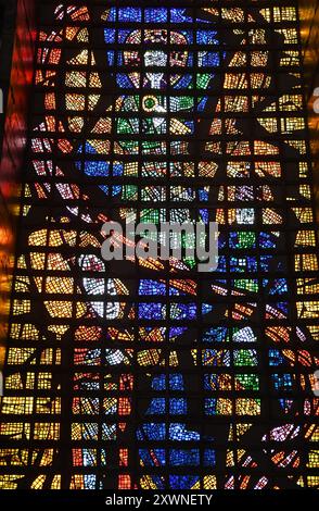 Vitraux à l'intérieur de la Catedral Metropolitana de São Sebastião do Rio de Janeiro (cathédrale Saint-Sébastien de Rio) Banque D'Images