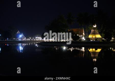 Wat Traphang Thong, Sukhothai, Thaïlande, Asie Banque D'Images