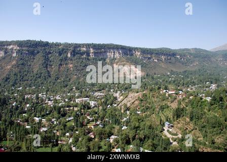 Vue sur le village d'Arslanbob au Kirghizistan Banque D'Images