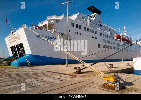 Moby Zazà est un ferry opéré par Moby Lines. Montré amarré dans le port de Split. Croatie. (138) Banque D'Images