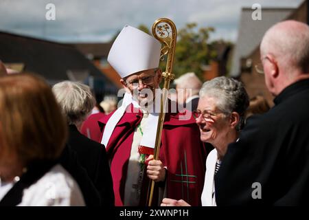 Mgr Alan McGuckian (au centre), évêque de Down et Connor, après les funérailles de l'ancien évêque catholique de Down et de Connor archevêque Noel Treanor à la cathédrale Saint-Pierre de Belfast. L’homme de 73 ans est décédé dimanche matin. Date de la photo : mardi 20 août 2024. Banque D'Images