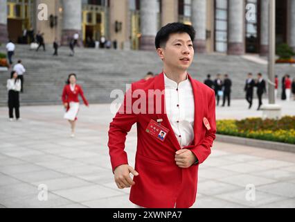 Pékin, Chine. 20 août 2024. La joueuse de tennis de table ma long part après avoir assisté à la cérémonie de révision de la délégation olympique chinoise pour Paris 2024 à Pékin, capitale de la Chine, le 20 août 2024. Crédit : Song Yanhua/Xinhua/Alamy Live News Banque D'Images