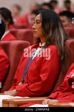 Pékin, Chine. 20 août 2024. Le joueur de tennis Zheng Qinwen assiste à la cérémonie de révision de la délégation olympique chinoise pour Paris 2024 à Pékin, capitale de la Chine, le 20 août 2024. Crédit : Song Yanhua/Xinhua/Alamy Live News Banque D'Images