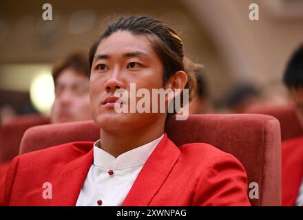 Pékin, Chine. 20 août 2024. Le joueur de tennis Zhang Zhizhen assiste à la cérémonie de révision de la délégation olympique chinoise pour Paris 2024 à Pékin, capitale de la Chine, le 20 août 2024. Crédit : Song Yanhua/Xinhua/Alamy Live News Banque D'Images