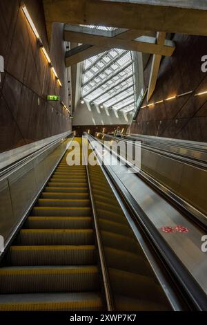 Escalators de la station de métro Budapest Banque D'Images