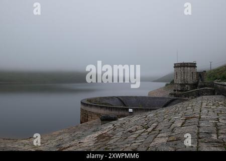 Jour de pluie au réservoir de Silent Valley Banque D'Images