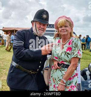 Festival de guerre de Lytham 2024. Policier en train d'arrêter Banque D'Images