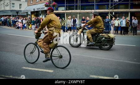 Festival de guerre de Lytham 2024. Le défilé des véhicules impliqués Banque D'Images