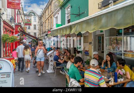 Restaurants et cafés sur Northumberland place dans le centre-ville historique, Bath, Somerset, Angleterre, Royaume-Uni Banque D'Images