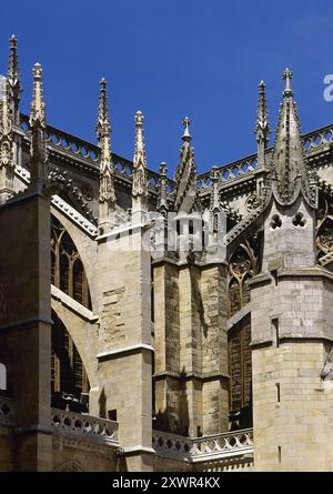 Espagne. Castille et Léon. León. Cathédrale de Santa Maria de Regla. Construit en 1205 à l'initiative de Mgr Manrique de Lara. Les travaux ne furent achevés qu'au début du XIVe siècle. Détail architectural extérieur. Banque D'Images