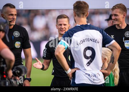 Aarhus, Danemark. 19 août 2024. Arbitre Jonas Hansen vu lors du match de 3F Superliga entre Aarhus GF et Vejle BK au Ceres Park à Aarhus. Crédit : Gonzales photo/Alamy Live News Banque D'Images