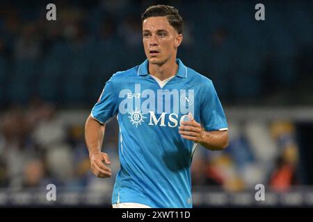 Giacomo Raspadori de la SSC Napoli regarde pendant le match de la Coppa Italia Frecciarossa entre la SSC Napoli et le Modena FC au Stadio Diego Armando Maradona Banque D'Images