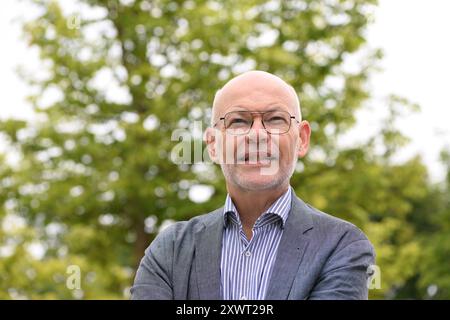 Kassel, Allemagne. 19 août 2024. Siegfried Hoß, responsable de la conservation des jardins et des monuments de jardin à Hessen Kassel Heritage (HKH). Bergpark Wilhelmshöhe, le plus grand parc de montagne d'Europe et classé au patrimoine mondial de l'UNESCO, est unique au monde et célèbre pour sa richesse en arbres et plantes, ses musées, Hercule et les fontaines tricks. Crédit : Swen Pförtner/dpa/Alamy Live News Banque D'Images