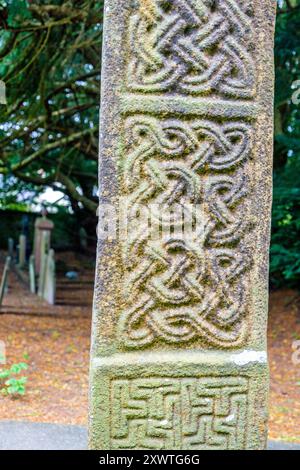 La croix de Saint Brynach ou croix de Nevern est une croix celtique en pierre du Xe ou XIe siècle située à l'église de St Brynach dans le Pembrokeshire, au pays de Galles Banque D'Images