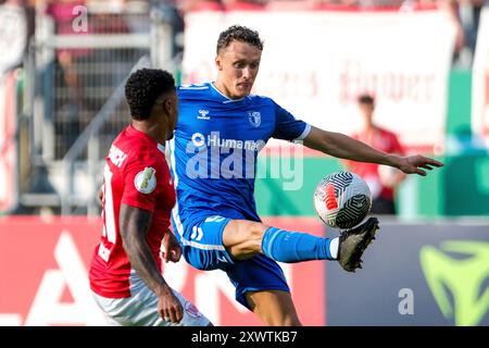 Offenbach, Deutschland. 19 août 2024. GER, Kickers Offenbach vs. 1. FC Magdeburg, Fussball, DFB Pokal, 1. Runde, saison 2024/2025, 19.08.2024. LA RÉGLEMENTATION DFB INTERDIT TOUTE UTILISATION DE PHOTOGRAPHIES COMME SÉQUENCES D'IMAGES ET/OU QUASI-VIDÉO. Foto : Eibner-Pressefoto/Florian Wiegand crédit : dpa/Alamy Live News Banque D'Images