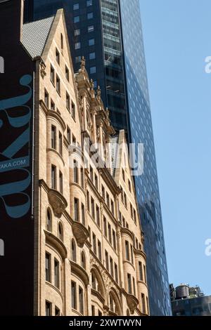 L'hôtel AKA Residential est situé au 123 West 44th Street à Times Square, New York City, USA 2024 Banque D'Images