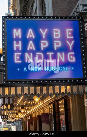 Publicité au Belasco Theatre avec 'Maybe Happy Ending'', New York City, États-Unis 2024 Banque D'Images