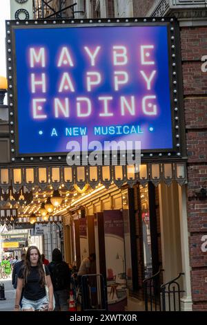 Publicité au Belasco Theatre avec 'Maybe Happy Ending'', New York City, États-Unis 2024 Banque D'Images