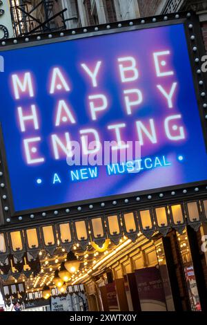 Publicité au Belasco Theatre avec 'Maybe Happy Ending'', New York City, États-Unis 2024 Banque D'Images