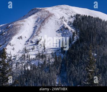 Enneigée Red Mountain, Colorado. La photo a été prise depuis le col de Red Mountain. Banque D'Images