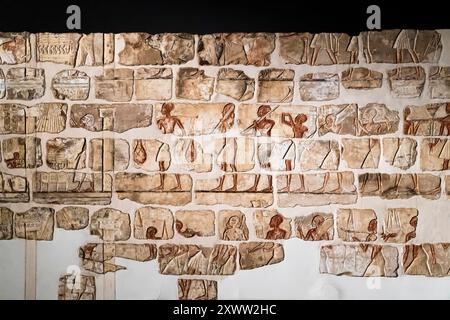 Musée de Louxor, mur du roi Amenhotep IV (Akhenaton), de Karnak et temple de Louxor, relief et blocs de pierre peints, Louxor, Egypte, Afrique du Nord, Afrique Banque D'Images