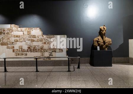 Musée de Louxor, Galerie du roi Akhenaton (Amenhotep IV) et blocs muraux de temple, Karnak et temples de Louxor, Louxor, Egypte, Afrique du Nord, Afrique Banque D'Images