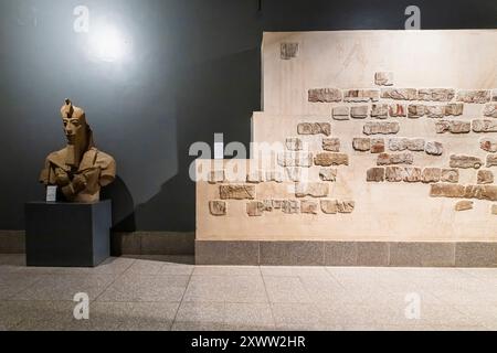 Musée de Louxor, Galerie du roi Akhenaton (Amenhotep IV) et blocs muraux de temple, Karnak et temples de Louxor, Louxor, Egypte, Afrique du Nord, Afrique Banque D'Images