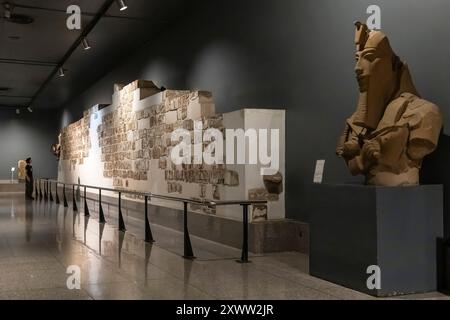 Musée de Louxor, Galerie du roi Akhenaton (Amenhotep IV) et blocs muraux de temple, Karnak et temples de Louxor, Louxor, Egypte, Afrique du Nord, Afrique Banque D'Images