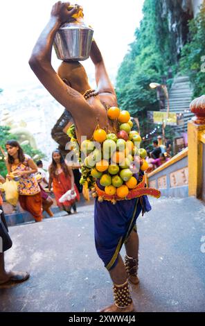 Le festival coloré et unique de Thaipusam célébré par les Tamouls hindous à Kuala Lumpur, en Malaisie. Banque D'Images