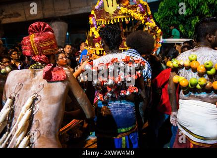 Le festival coloré et unique de Thaipusam célébré par les Tamouls hindous à Kuala Lumpur, en Malaisie. Banque D'Images