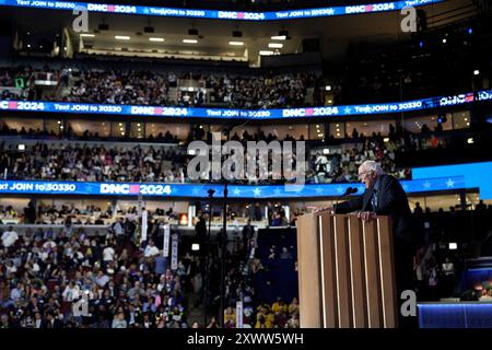 Chicago, États-Unis. 20 août 2024. Le sénateur Bernie Sanders (I-VT) prend la parole lors de la deuxième journée de la Convention nationale démocrate (DNC) au United Center à Chicago, Illinois, le 20 août 2024. Photo de Yuri Gripas/ABACAPRESS. COM Credit : Abaca Press/Alamy Live News Banque D'Images