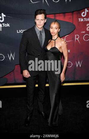 New York, États-Unis. 20 août 2024. Bill Skarsgård et FKA Twigs assistent à la première du film Crow au Village East d'Angelika à New York, NY, le 20 août 2024. (Photo par Efren Landaos/Sipa USA) crédit : Sipa USA/Alamy Live News Banque D'Images