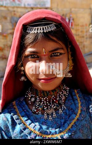 Portrait d'une très belle fille Rajasthani. Banque D'Images