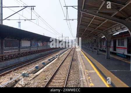 Jakarta, Indonésie - 18 août 2024 : vue sur la gare de Jakarta Kota. Un bâtiment du patrimoine culturel. Banque D'Images